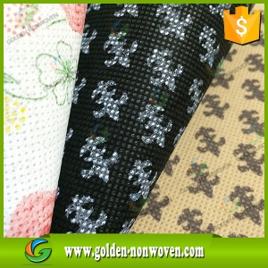Multi Color Printed Non Woven PP Fabric Rolls made by Quanzhou Golden Nonwoven Co.,ltd